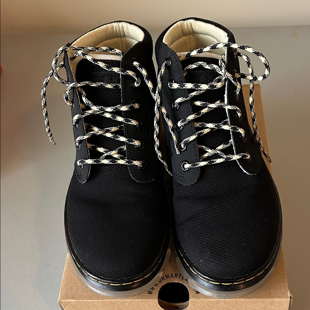 Doc Dr Martens. Women’s sz 8.  Fabric knit material.